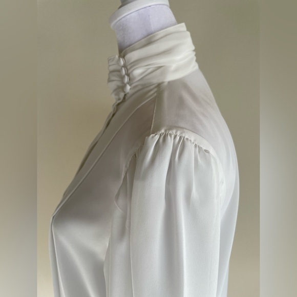VINTAGE HIGH NECK PEARL LOOK BUTTON FRONT PLEAT DRESS BLOUSE, WHITE, SZ M-L - Picture 8 of 12